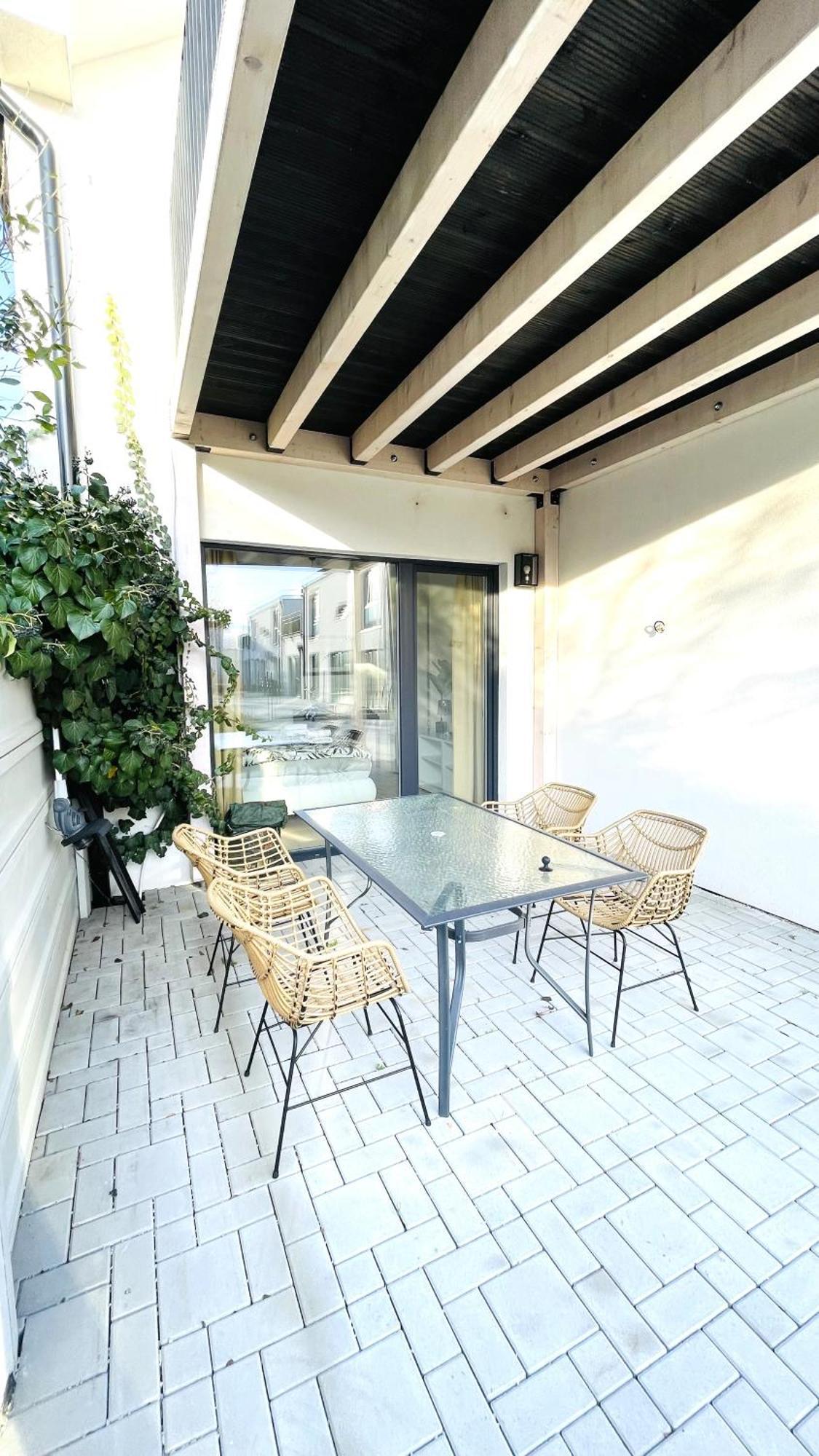 House Flow, 3 Room With Terrace, Free 2 Parking Pressburg Exterior foto