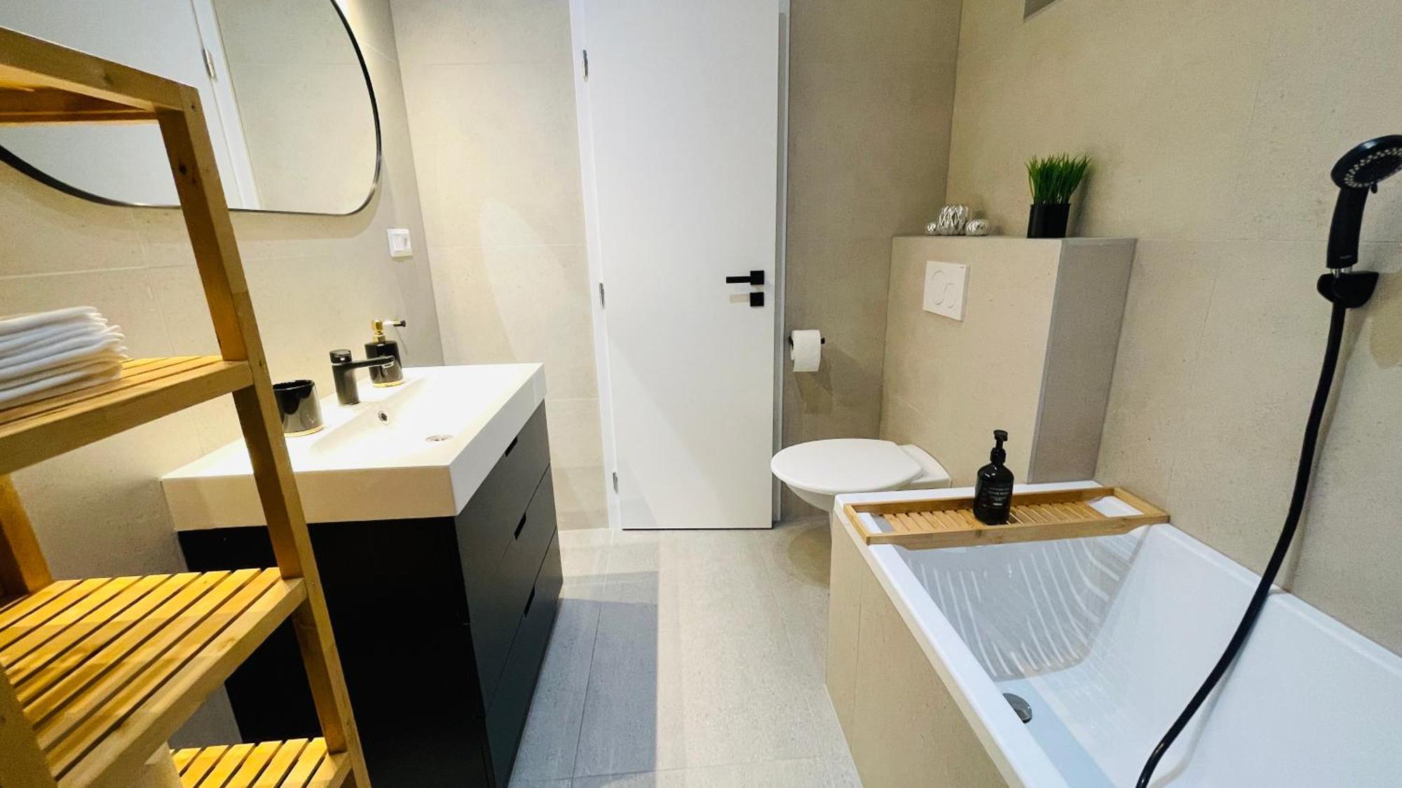 House Flow, 3 Room With Terrace, Free 2 Parking Pressburg Exterior foto