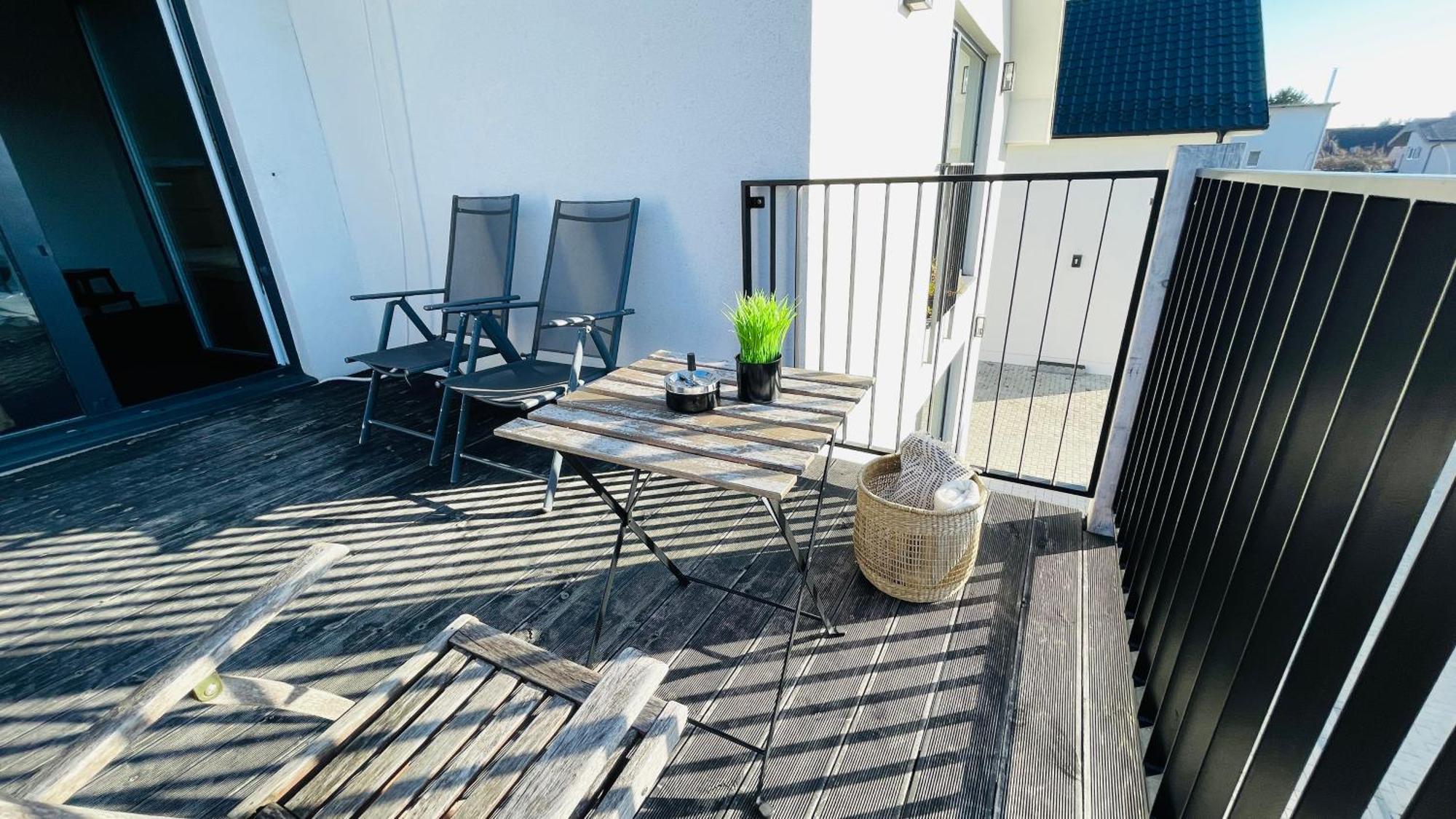 House Flow, 3 Room With Terrace, Free 2 Parking Pressburg Exterior foto